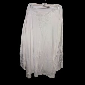 Main Street White Long Embroidered Top Size 2X